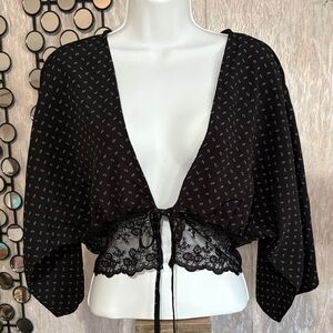 Love Tree Black diamond dot Lace Trim Cropped Topper